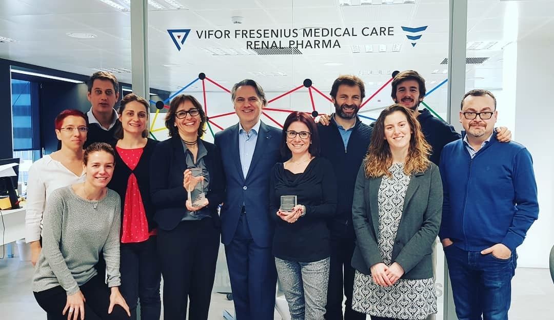 Carlos Díez-Ruza, Presidente y CEO de ICON Group, entrega los Premios Iberoamericanos de Salud a Vifor Fresenius